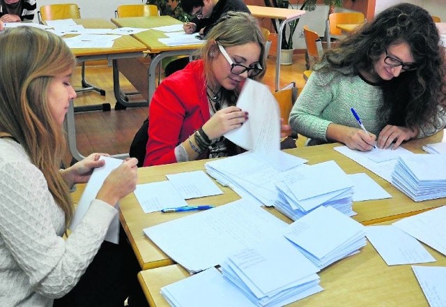 W Maratonie Pisania Listów w Collegium Gostomianum w Sandomierzu uczestniczyło łącznie 120 młodych ludzi.