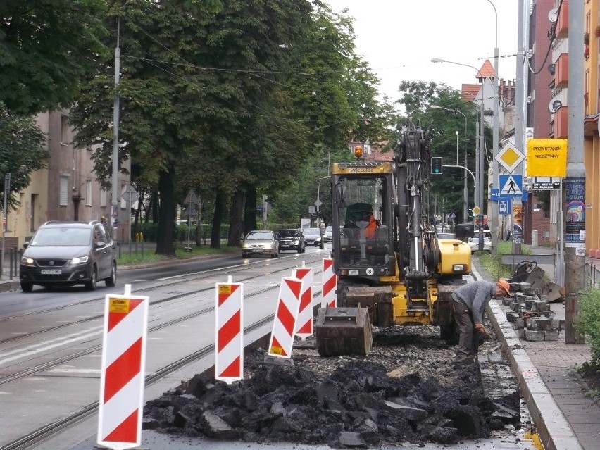 Wrocław: Budują przystanek wiedeński przy Hubskiej. Utrudnienia w ruchu (ZDJĘCIA)