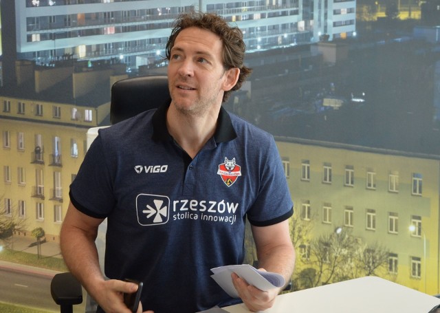 Stephane Antiga został trenerem Developresu Rzeszów w 2019 roku. Jego kontrakt jest ważny do końca przyszłego sezonu.