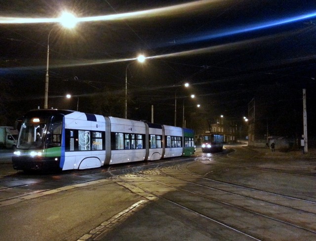 To zdjęcia z próbnego przejazdu swinga na trasie "szóstki", czyli na Gocław. Podobny przejazd odbył się także na trasie "trójki". Okazało się, że swing spokojnie przejechał przez ul. Kolumba.