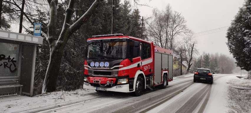 Wyjazd OSP Chorągwica na interwencję do Mietniowa, do drzewa...