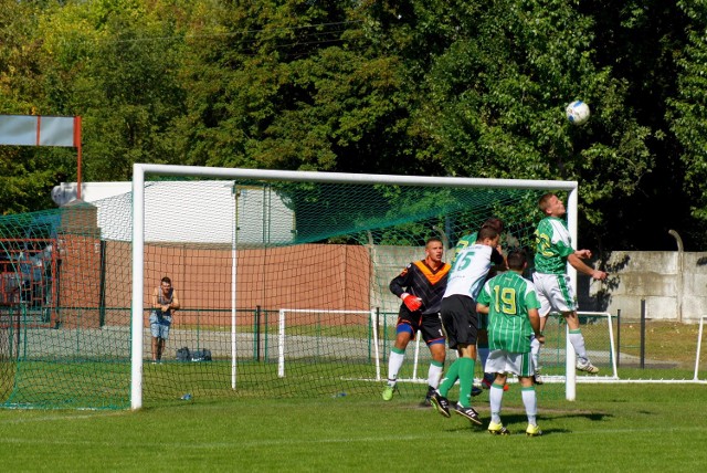 W meczu 2. kolejki A klasy bydgoskiej, Zagłębie Piechcin zremisowało na własnym boisku ze Zniczem Rojewo 3:3 (2:1). Bramki dla Zagłębia strzelili Dawid Błażejewski, Kacper Wiktorowicz i Jakub Ślebioda, a dla Znicza - Marcin Grabarek (dwie) i Paweł Kuczyński.