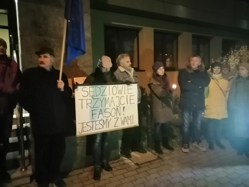 Protest przed Sądem Rejonowym w Sandomierzu [ZDJĘCIA]