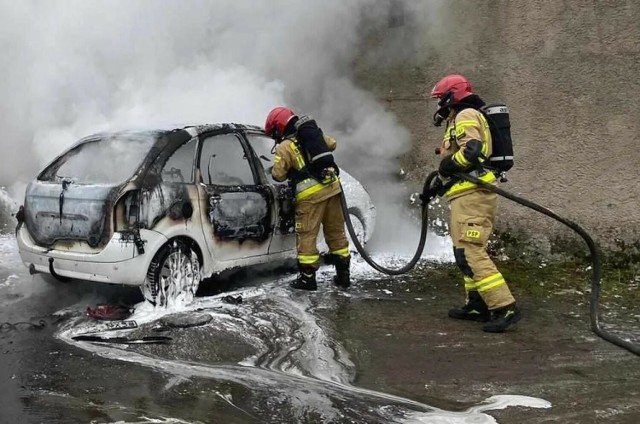 13 stycznia 2024 roku przy ulicy Kaliskiej w Pleszewie doszło do pożaru samochodu osobowego.