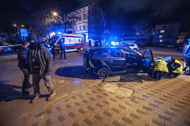 Trwa dochodzenie po zakończonym przestrzeleniem opon pościgu za pijanym kierowcą.