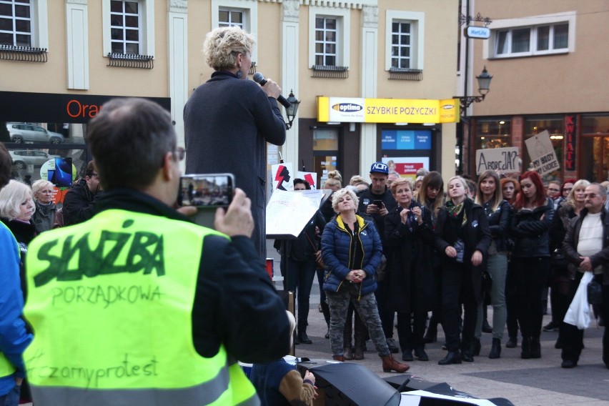 Drugi czarny protest w Rybniku - panie demonstrowały na rynku