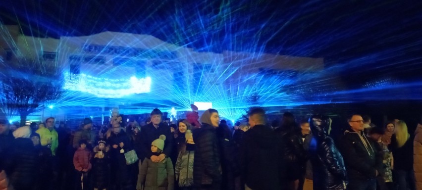 Mieszkańcy Jędrzejowa powitali Nowy Rok przy imponującym...
