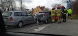 Wypadek na zachodzie Wrocławia. Są duże utrudnienia w kierunku Leśnicy. Jak zabezpieczono "elektryka"?