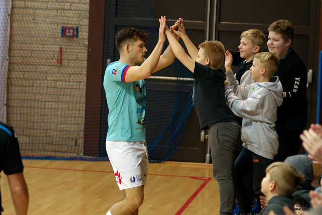 Karol Ława gra nie tylko skutecznie, ale również efektownie. Młodzi kibice Futsal Szczecin mają się w kogo wpatrywać podczas spotkań I ligi oraz Pucharu Polski.