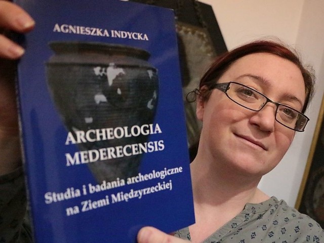 Agnieszka Indycka z międzyrzeckiego muzeum jest autorką wydanej ostatnio książki "Archeologia Mederecensis - studia i badania archeologiczne na Ziemi Międzyrzeckiej&#8221;.