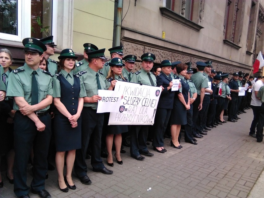 Wrocław: Celnicy znów protestowali. Dziś 200 osób [ZDJĘCIA]