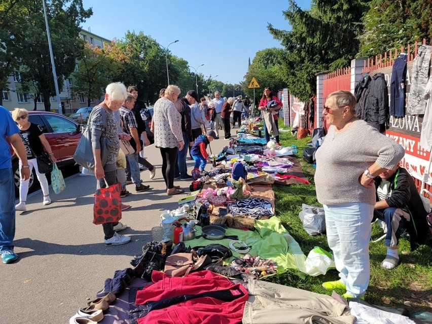 Giełda staroci przed Klubem Rozrywki Krąg w Białymstoku...