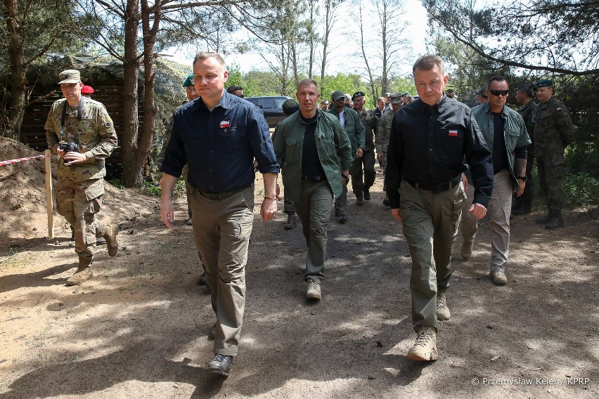 Prezydent Andrzej Duda w woj. podlaskim. Obserwował ćwiczenia DEFENDER–Europe 22 w Nowogrodzie
