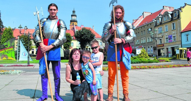 Mieszkańcy chętnie robią sobie zdjęcia z gwardzistami