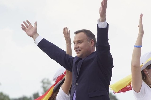 Lednica 2018: Andrzej Duda tańczy z młodzieżą. Film z Lednicy stał się hitem Internetu! [WIDEO]