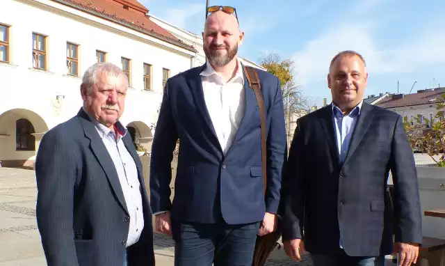 W spotkaniu z prezydentem Kielc Bogdanem Wentą uczestniczyli Tomasz Majewski (w środku), Wiesław Rożej (z lewej) i Grzegorz Furmanek.