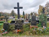 Najstarszy cmentarz w Dąbrowie Górniczej i jego bezcenne nagrobki. Powstał ok. 1887 roku. Historię czuć tu na każdym kroku  
