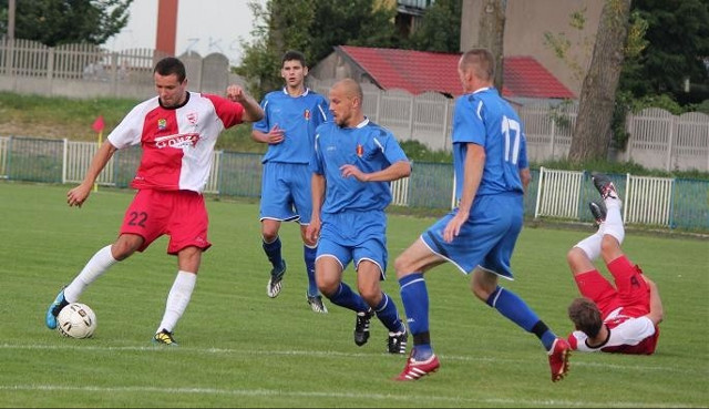 III liga piłkarska. To były derby: 12 kartek, zadyma na trybunach, dwóch rannych i wygrana Olimpii 