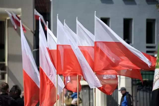 Mońki. 22-latek szalał w majowy weekend. Kradł i palił flagi Na koniec ukradł samochód