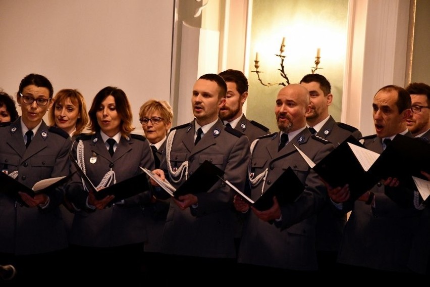 Jubileusz 15-lecia działalności artystycznej chóru Komendy Wojewódzkiej Policji w Białymstoku (zdjęcia)