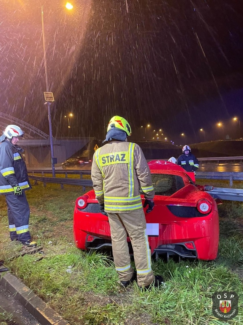 Wypadek Ferrari na autostradzie A1 pod Włocławkiem