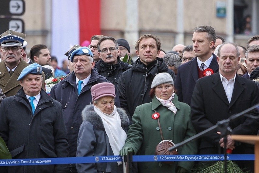 Obchody Narodowego Święta Niepodległości: apel pamięci i salwa honorowa na pl. Szarych Szeregów [ZDJĘCIA] 