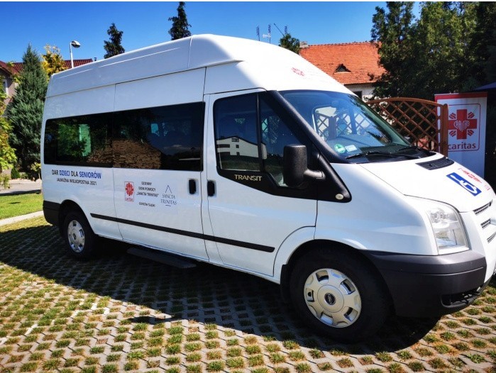 Dzieci pomogły kupić bus dla seniorów z domu dziennego pobytu z Gorzowa Śląskiego