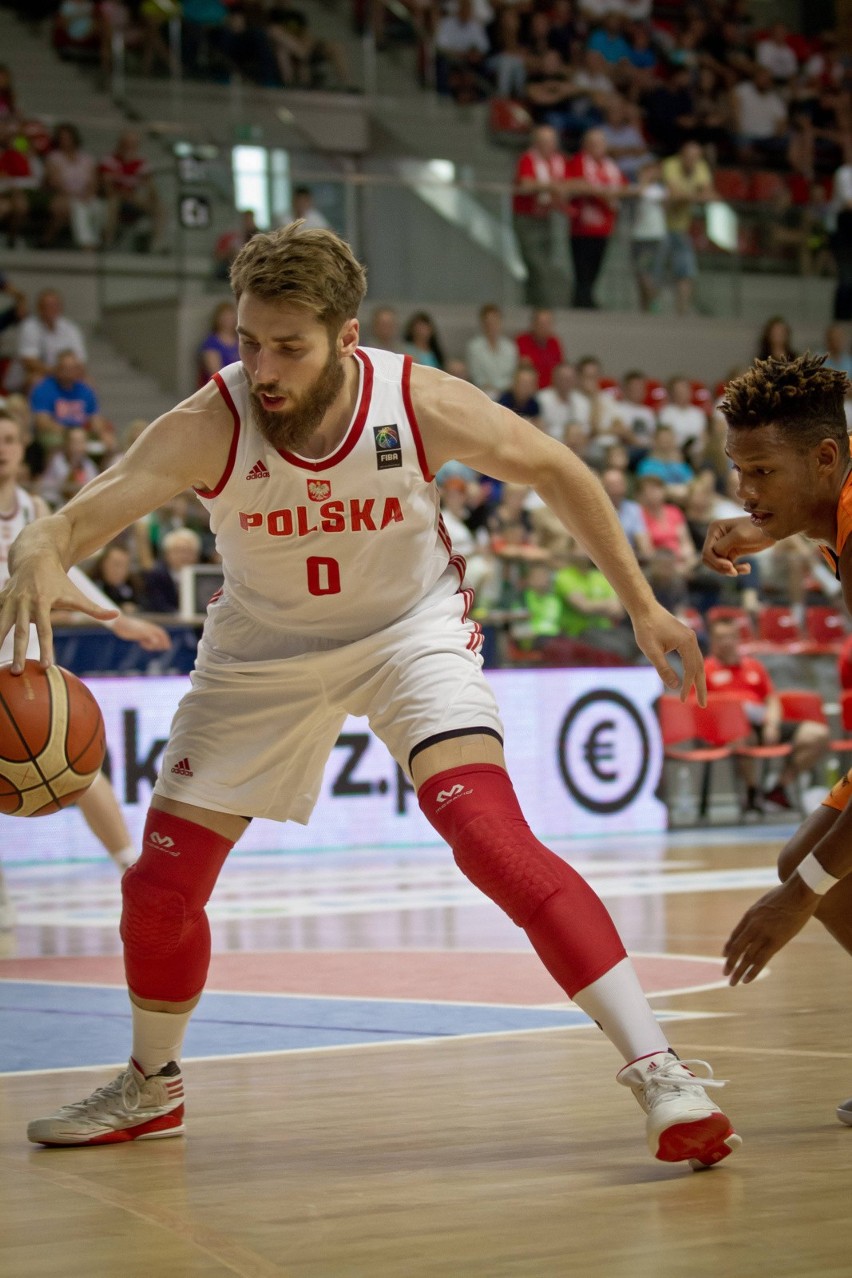 Aleksander Czyż - koszykarz, występujący na pozycji niskiego...