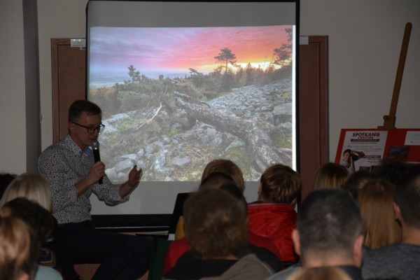 Spotkanie z Kulturą we Włoszczowie. Wyjątkowe fotografie autorstwa Michała Pioruna - otwarcie wystawy i ciekawe opowieści (ZDJĘCIA)