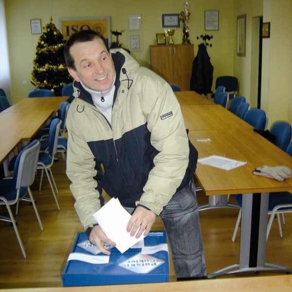 O godzinie 9.30 w referendum wzięło udział stu pracowników. Wszyscy poparli strajk i związki zawodowe w dalszej walce z Krajową Spółką Cukrową