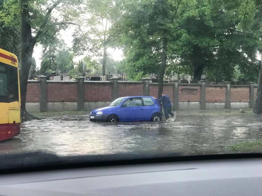 BURZA W ŁODZI! FILMY, ZDJĘCIA z zalanej deszczem Łodzi. ARCHIWALNE ZDJĘCIA