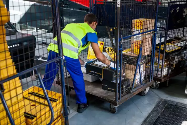 Polscy użytkownicy najczęściej zamawiają produkty do automatów paczkowych, na drugim miejscu jest kurier.