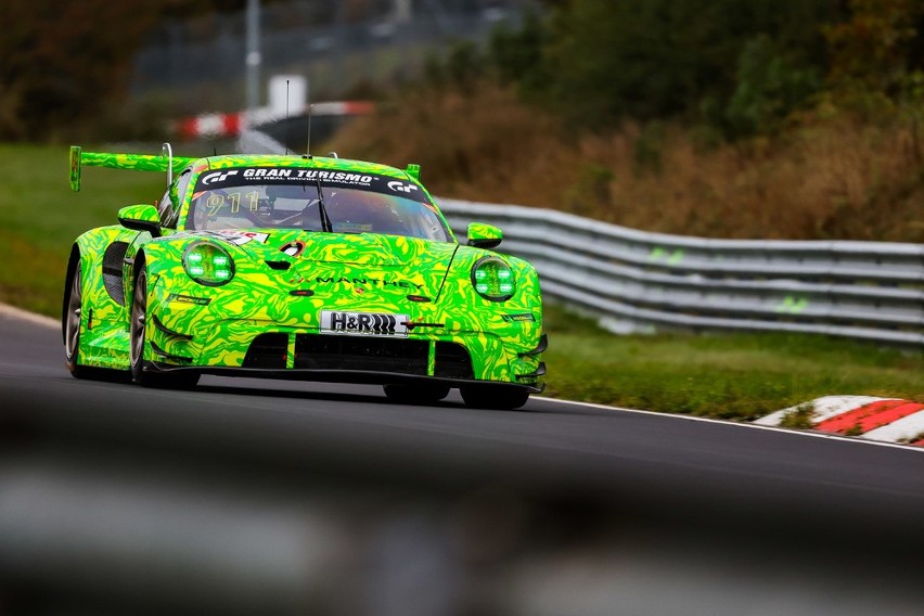 Nowe Porsche 911 GT3 R. Tak radzi sobie na torze 