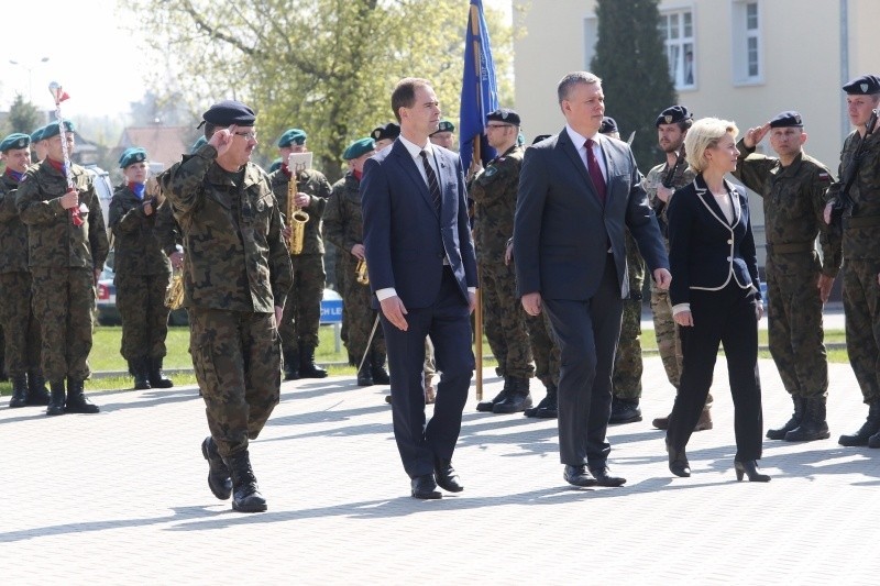 Koszary Bałtyckie z szefami obrony