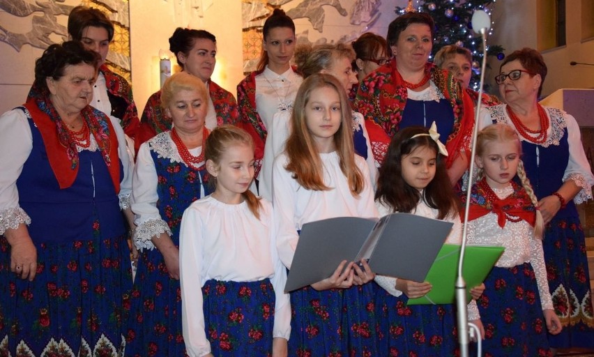 Piękny parafialny koncert kolęd w Bukowie. Zaśpiewały nawet przedszkolaki (WIDEO, zdjęcia)