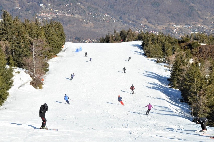 Warunki narciarskie w Beskidach. Gdzie się wybrać na narty lub snowboard? Które ośrodki są czynne?