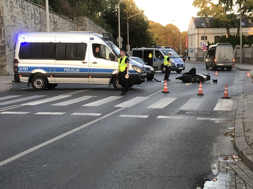 Zderzenie samochodu osobowego ze skuterem w Lublinie. Jedna osoba poszkodowana