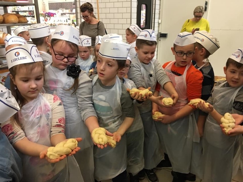 Lekcja w piekarni E. Leclerc dla uczniów Szkoły Podstawowej numer 10 w Radomiu