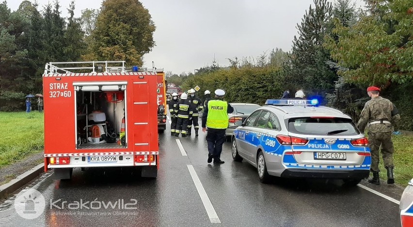 Zablokowana droga wojewódzka Kraków-Skała. Wypadek i dwie osoby ranne, jeden z kierowców był nietrzeźwy