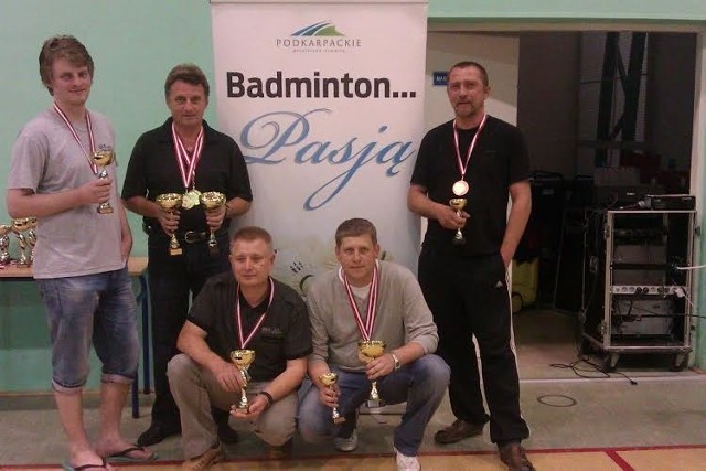  Nowodębscy medaliści z Ropczyc, od lewej: Łukasz Bunio, Adam Bunio, Mieczysław Sitko, Grzegorz Ordon i Jacek Tomasiewicz.