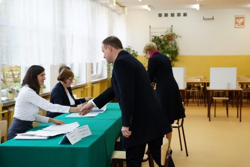 Wybory 2015. Prezydent Andrzej Duda głosował w Krakowie [ZDJĘCIA, WIDEO]
