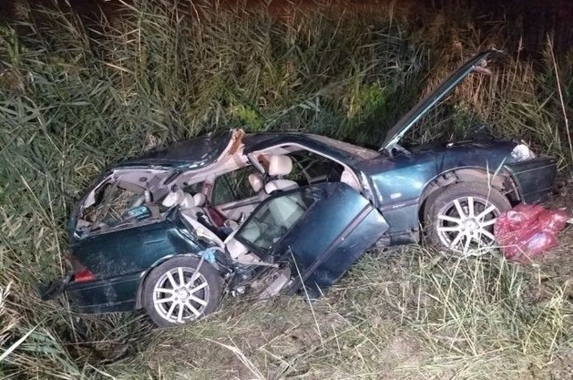 Do wypadku doszło we wtorek około godziny 22.00 między miejscowością Połowa a Polską Cerekwią.