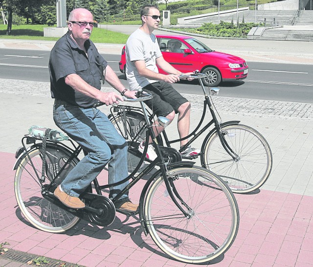 Rowerzyści w mieście nie mają dobrze. W Katowicach jest niewiele ścieżek dla rowerów. Czasem trzeba jechać po chodniku