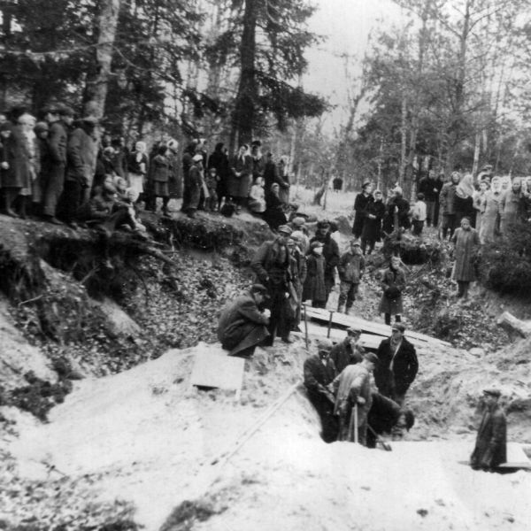 18 kwietnia 1948 roku zwłoki pomordowanych ekshumowano i pochowano na cmentarzu katolickim w Hajnówce