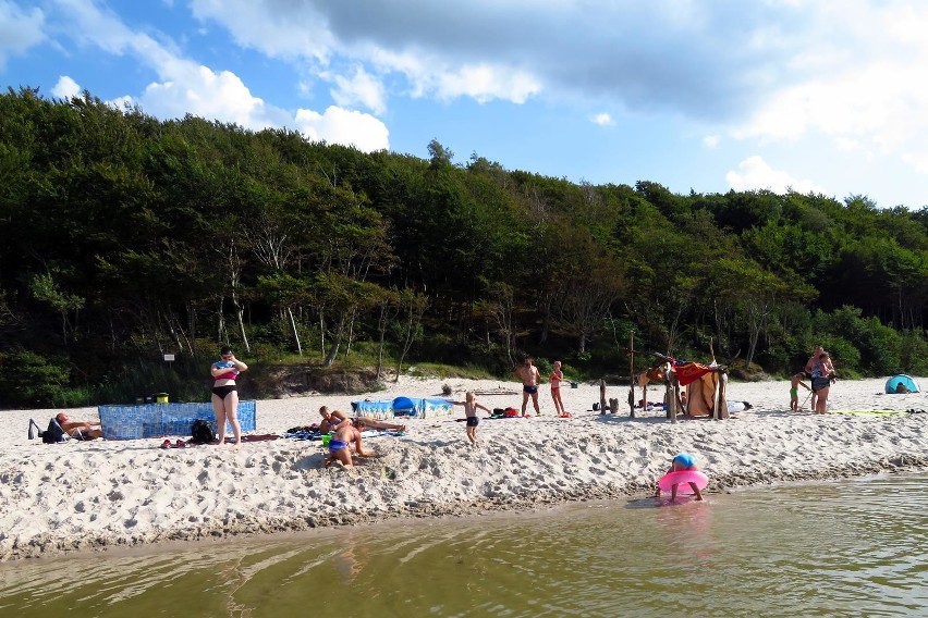 Na wszystkich polskich plażach panuje tłok, nawet w tych...