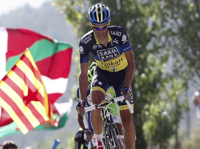 Alberto Contador złamał nogę i nie pojedzie już w tegorocznym Tour de France.