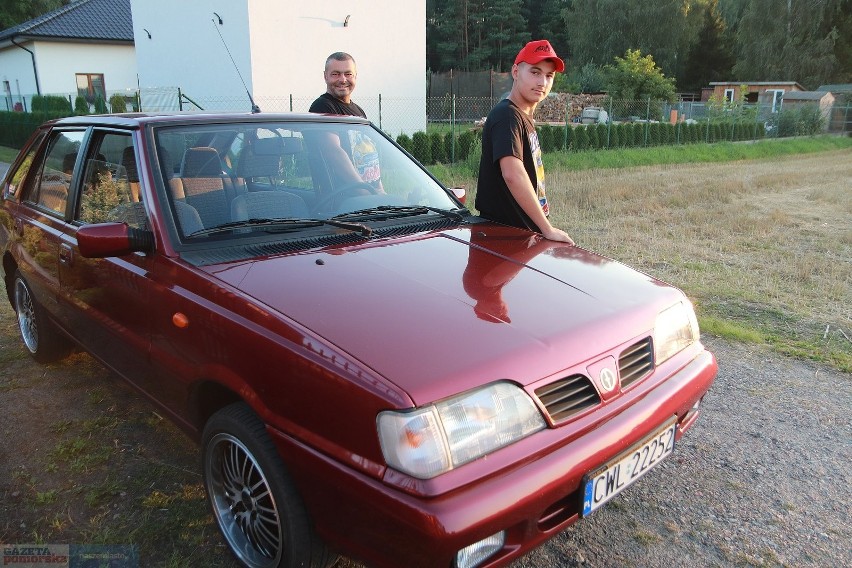 Nauczyciel z "Samochodówki" i jego syn jadą z Włocławka na rajd Złombol do Albanii [zdjęcia]