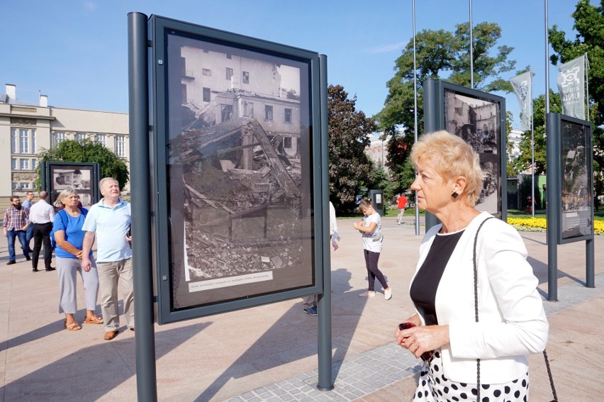 Zdjęcia zbombardowanego Lublina. Wystawa na placu Litewskim w rocznicę nalotów 9 września 1939 r.