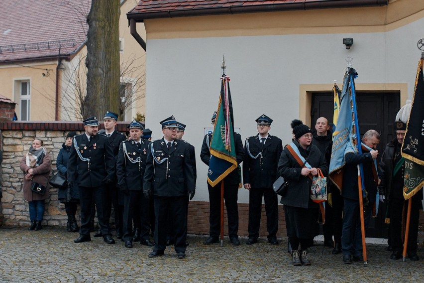 Ks. Henryk Pasieka miał 63 lata. Został pochowany na...