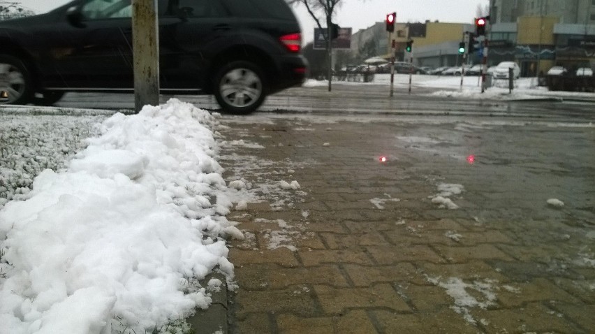 Śnieg we Wrocławiu. Czy będzie jeszcze dzisiaj padać? (PROGNOZA POGODY, ZDJĘCIA)